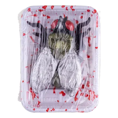 Blodig Stor Fluga på Fat