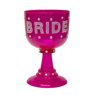 Stort vinglas till möhippan