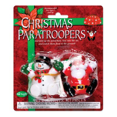 Tomte och snögubbe med fallskärm